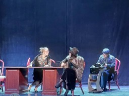 Спектакль &laquo;Ищите женщину&raquo;